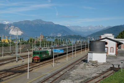 {short description of image}